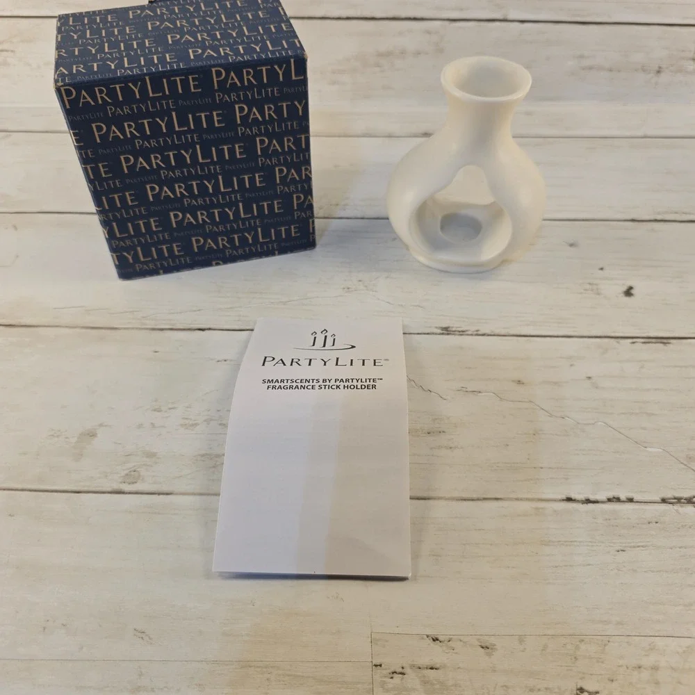PartyLite SmartScents Fragrance Stick Holder White Ceramic Favorite Holder